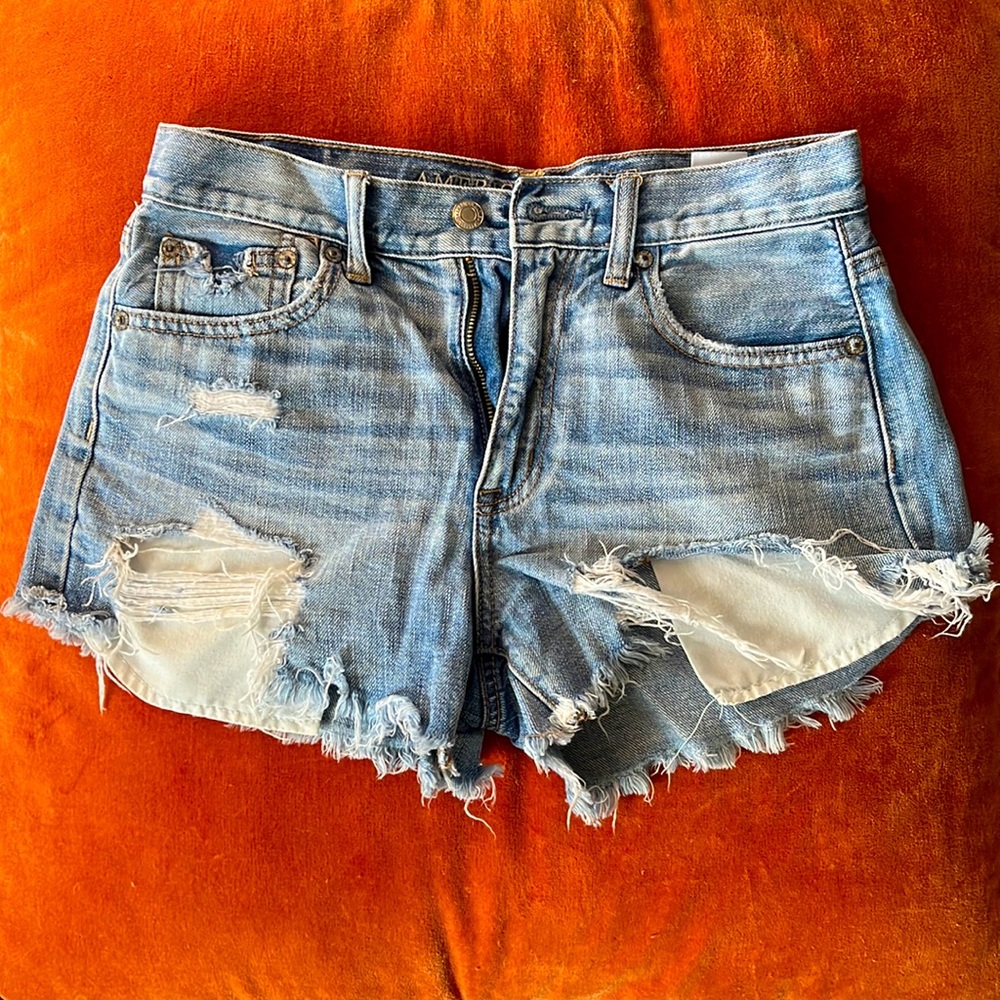 Light-wash Denim shorts